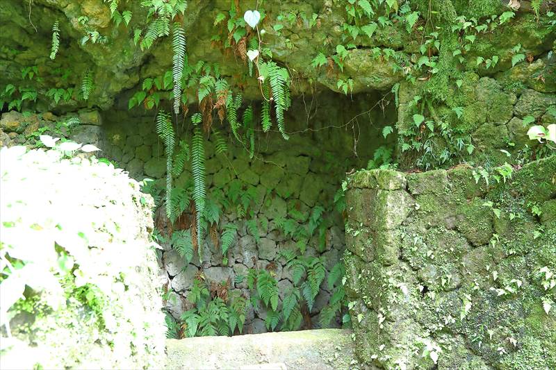 中城城跡 北の郭 大井戸（ウフガー）