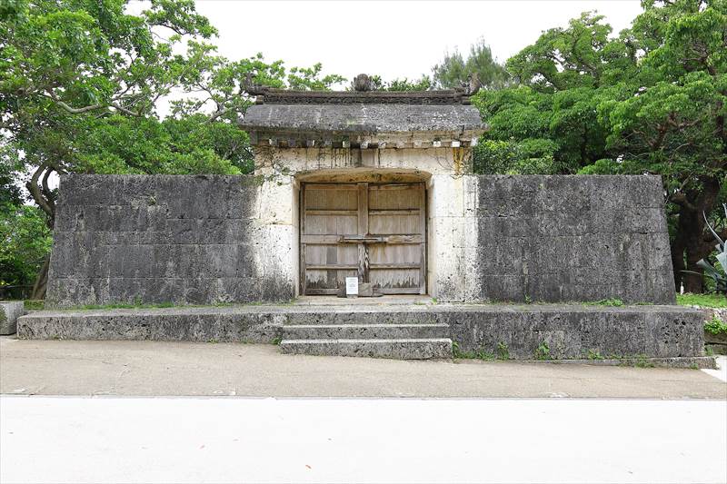 園比屋武御嶽石門（そのひゃんうたきいしもん）