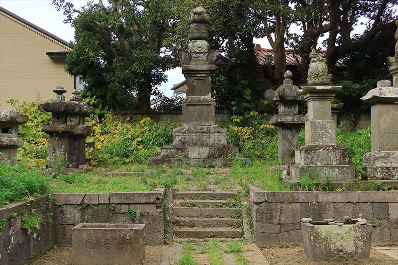 内藤家墓地の宝篋印塔