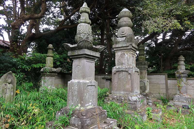 内藤家墓地の宝篋印塔