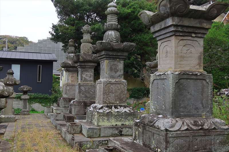 内藤家墓地の宝篋印塔